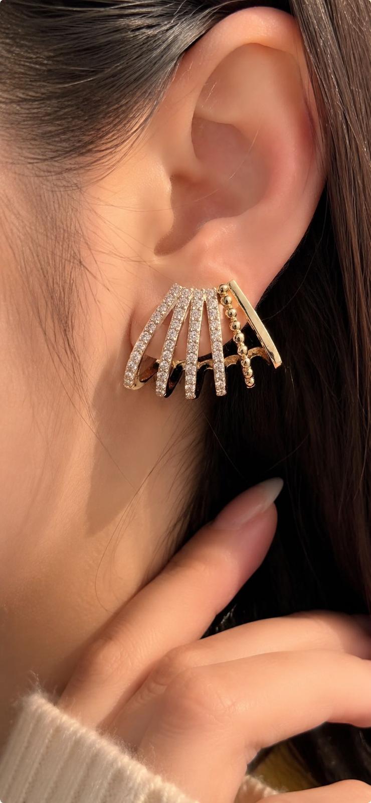 Luxe Goudkleurige Oorringen met Kristallen – Moderne Statement Hoop Oorbellen voor Dames – Elegante Feest- en Avondsieraden |kod32