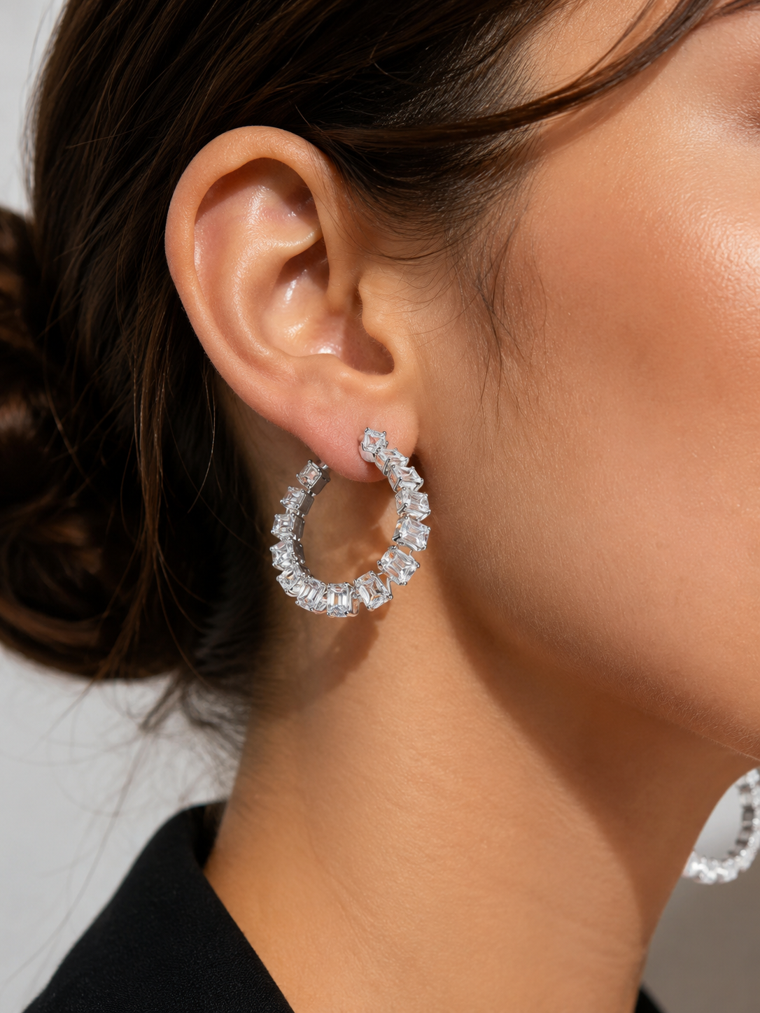 Zilverkleurige Kristallen Hoop Oorbellen – Luxe Strass Creolen Dames – Glamoureuze Statement Oorbellen |kod44