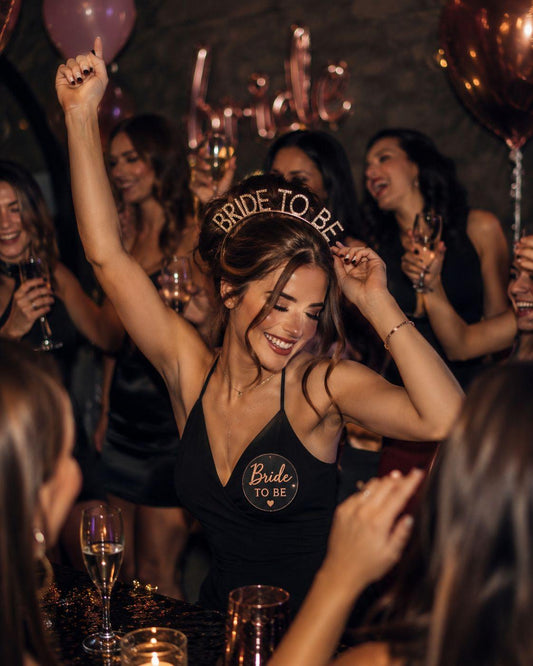 Bride To Be Haarband met Strass – Vrijgezellenfeest Accessoire voor de Bruid – Glitter Tiara Hoofdband voor Bachelorette Party, Bridal Shower & Bruiloftsfeest| kod01