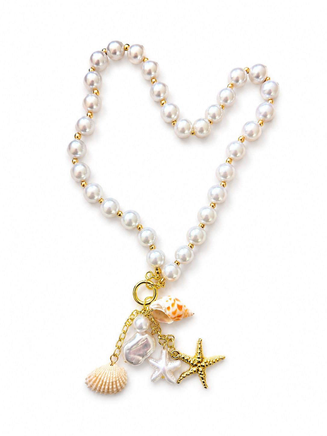 Luxe Parelketting met Zeesterren- en Schelphangers – Elegante Damesketting met Goudkleurige Details | kod-94