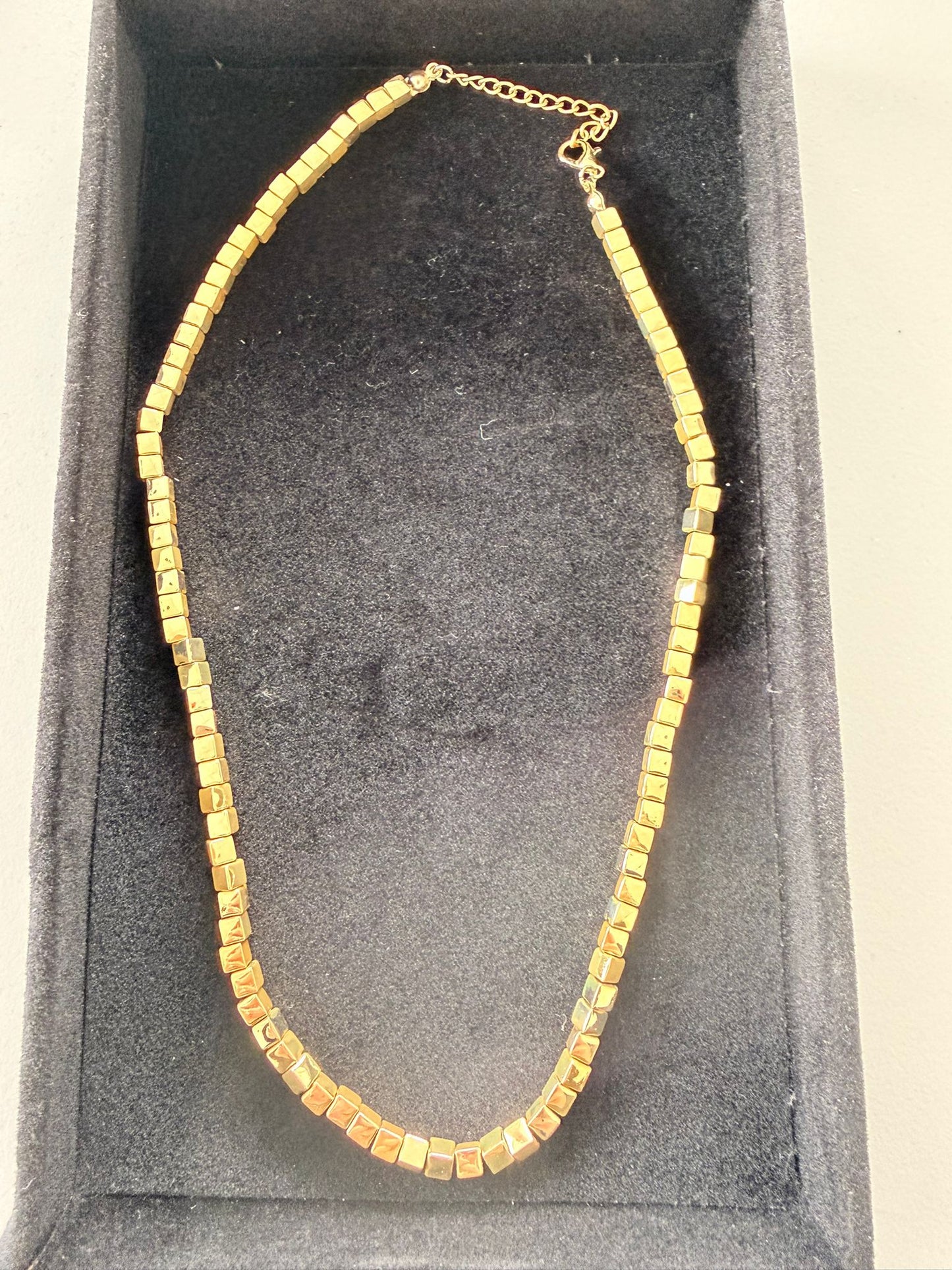 Minimalistische Gouden Kubus Ketting – Modern, Strak & Elegant | kod14