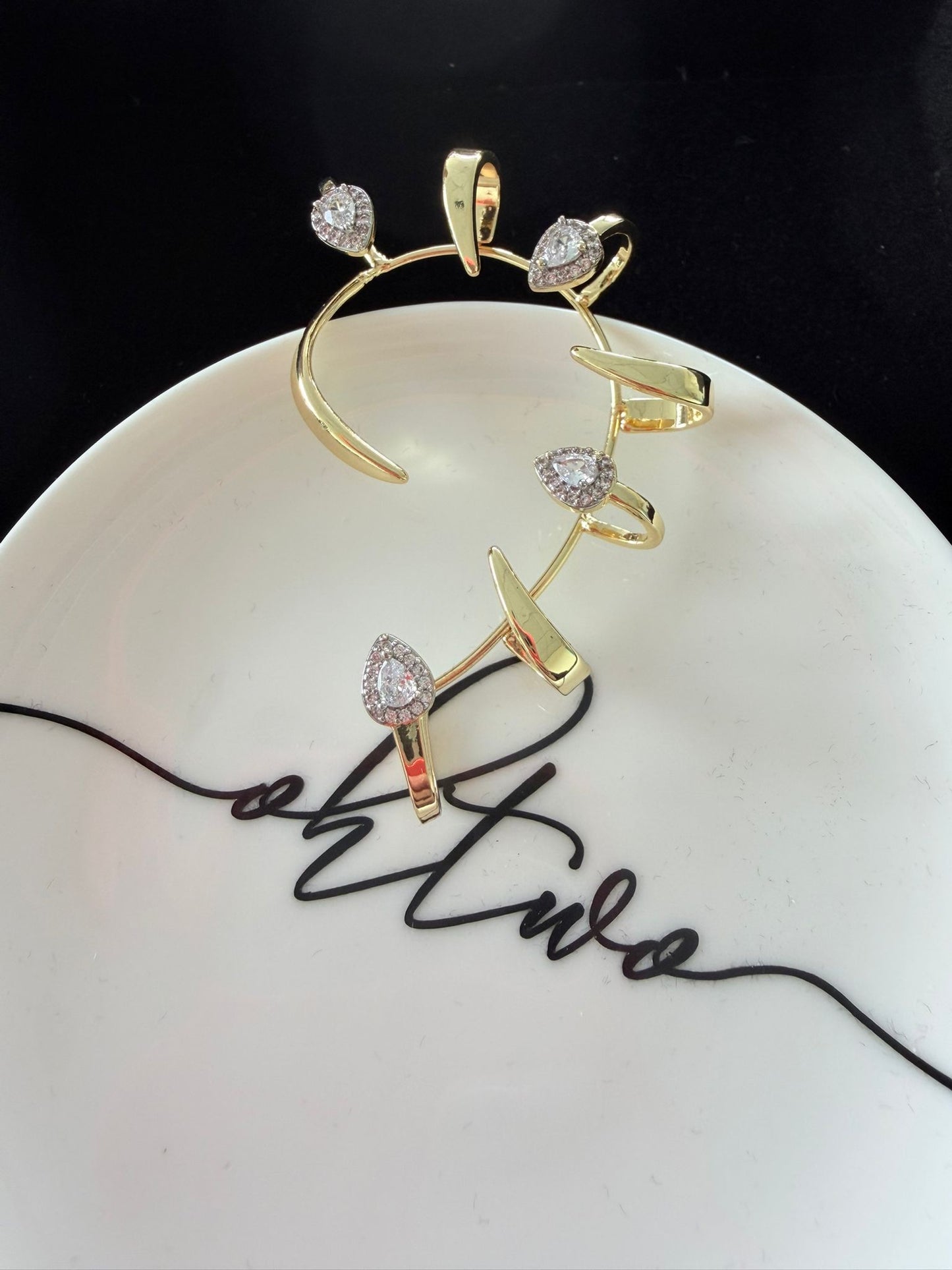 Luxe Goudkleurige Dames Oorbellen met Zirkonia Druppelstenen – Elegante Statement Oorbellen | kod34
